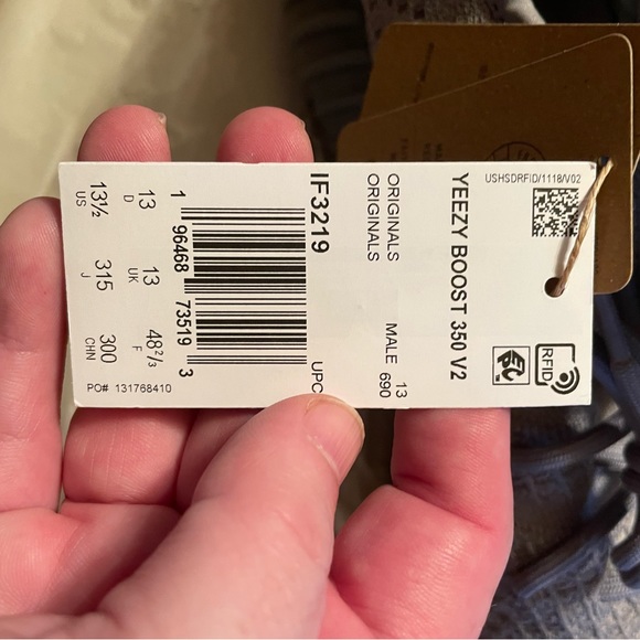 Brand new Adidas Yeezy 350 V2 size 13.5 - Picture 3 of 3